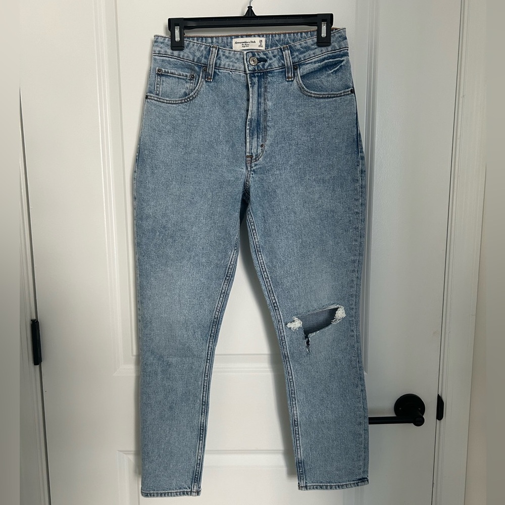 NWOT Abercrombie & Fitch Curve Love High Rise Skinny Jean Size 26 Short